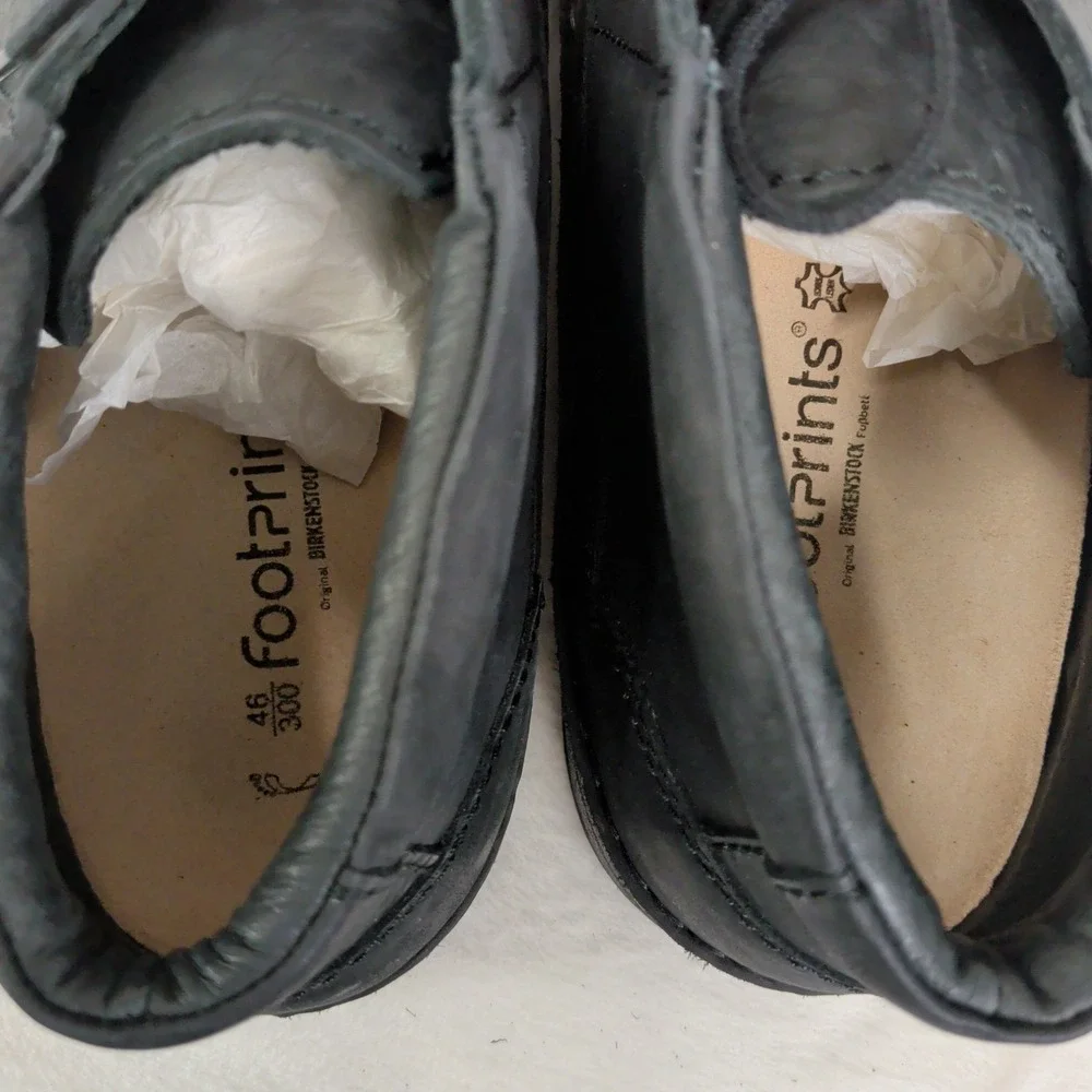 Footprints by Birkenstock Memphis Chukka Boots in Black